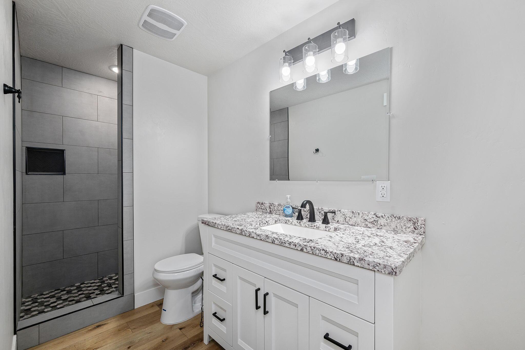 Cedar City, Utah, 84720, United States, 5 Bedrooms Bedrooms, ,4 BathroomsBathrooms,Residential,For Sale,1976034