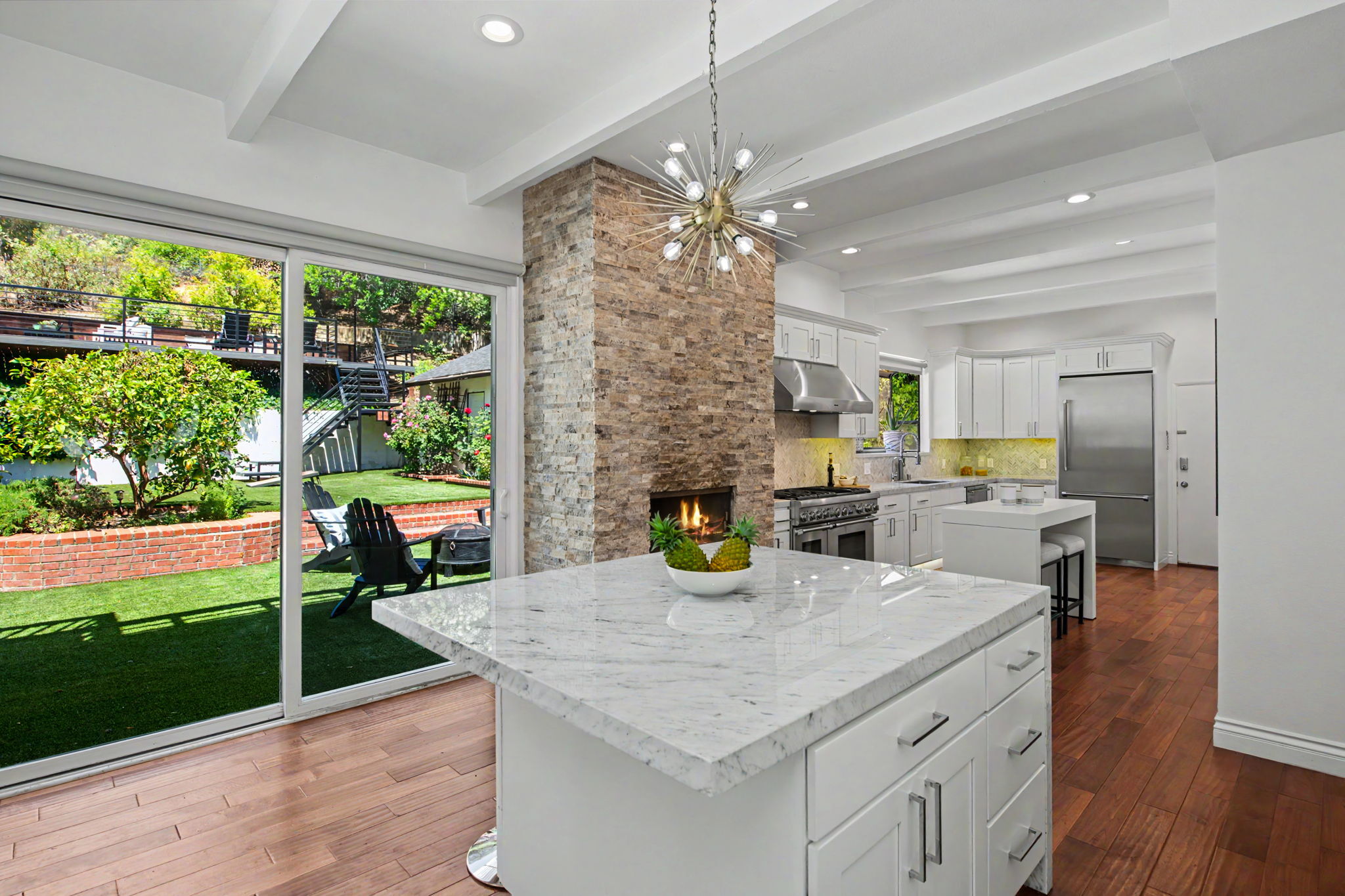  2411 Benedict Canyon Dr - 物件實景