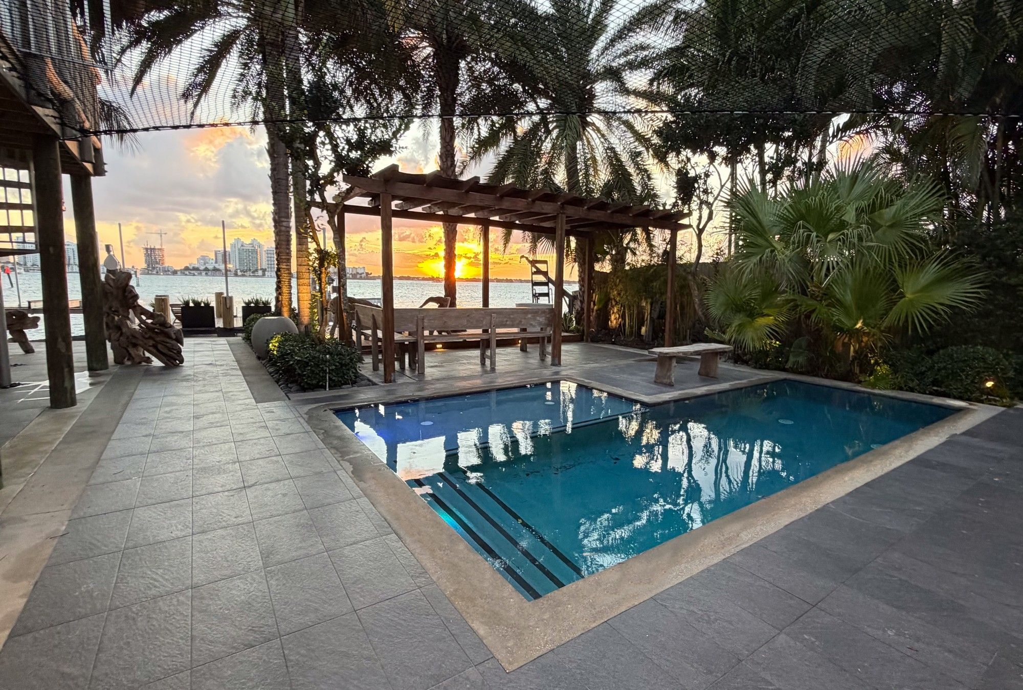  2440 N Shore Ter, Miami Beach, FL, 33141 - 物件實景