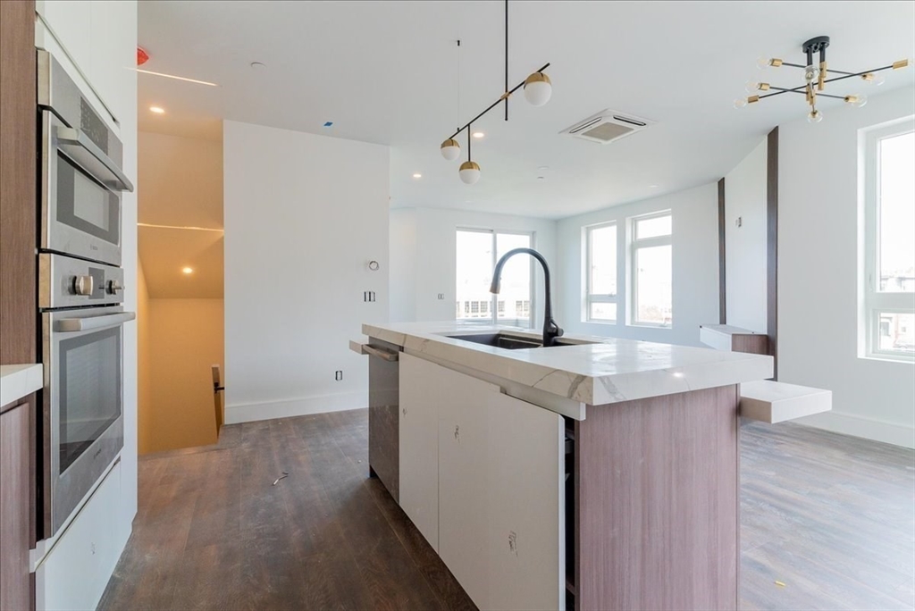 Boston, Massachusetts, 02125, United States, 4 Bedrooms Bedrooms, ,3 BathroomsBathrooms,Residential,For Sale,1975073