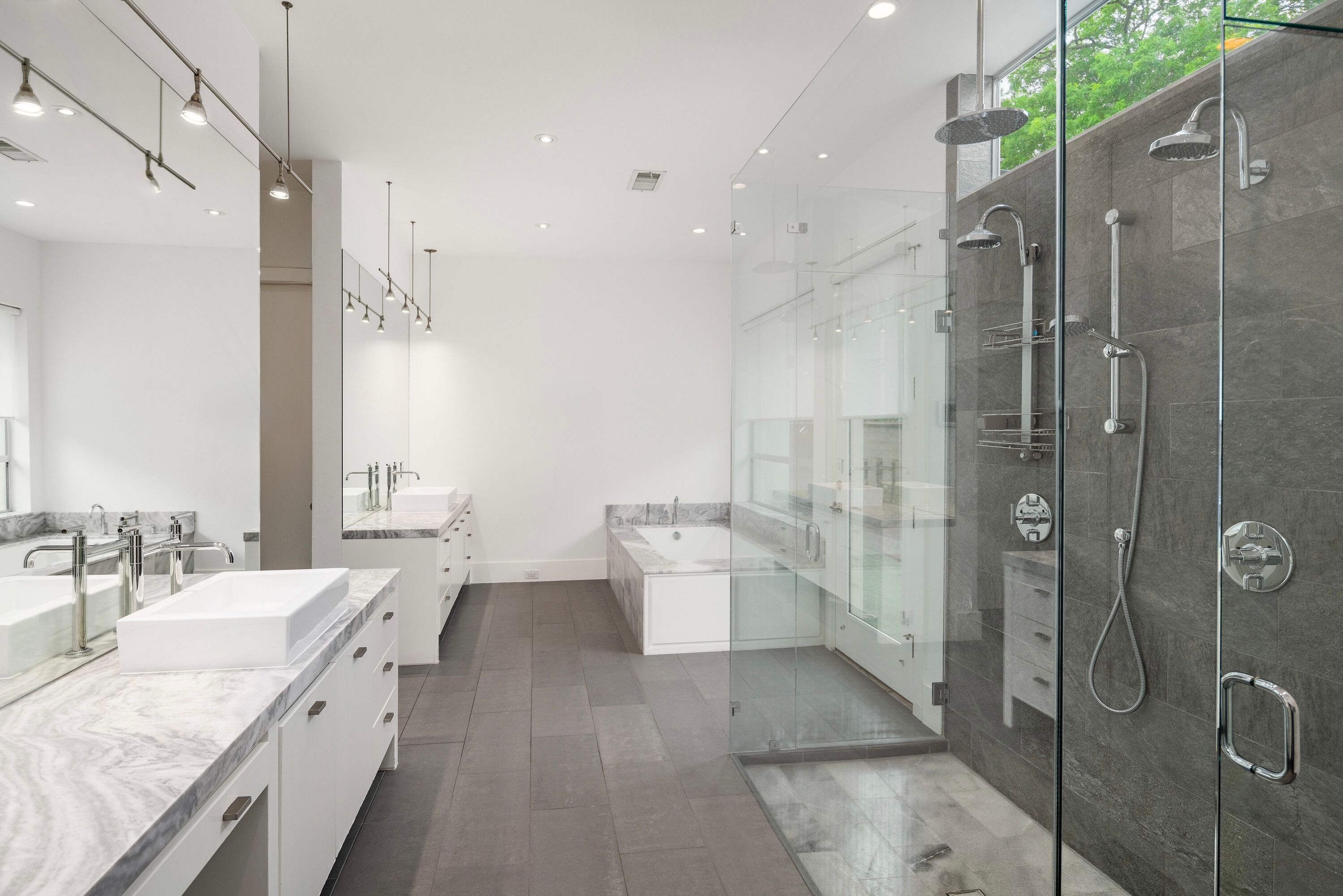  Modern, Distinctive, and Thoughtfully Designed in Melshire Estates - 物件實景