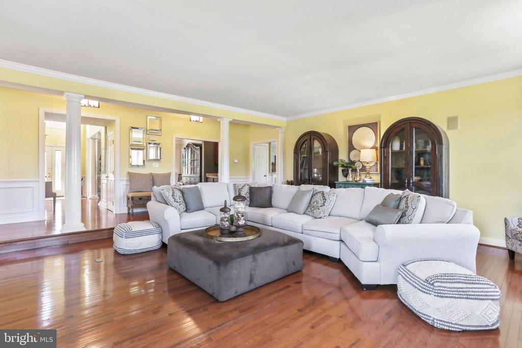 Waterford, Virginia, 20197, United States, 4 Bedrooms Bedrooms, ,5 BathroomsBathrooms,Residential,For Sale,1941290
