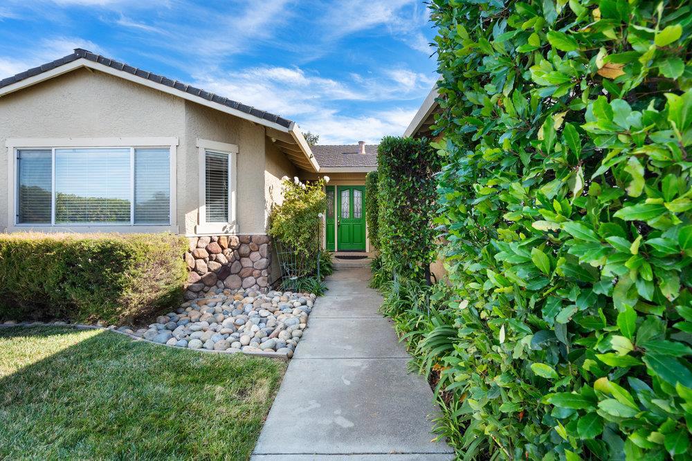 Hollister, California, 95023, United States, 4 Bedrooms Bedrooms, ,2 BathroomsBathrooms,Residential,For Sale,1990485