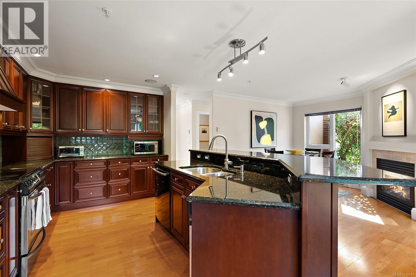 VICTORIA, British Columbia, V9A 7M5, CA, 4 Bedrooms Bedrooms, ,4 BathroomsBathrooms,Residential,For Sale,1947216