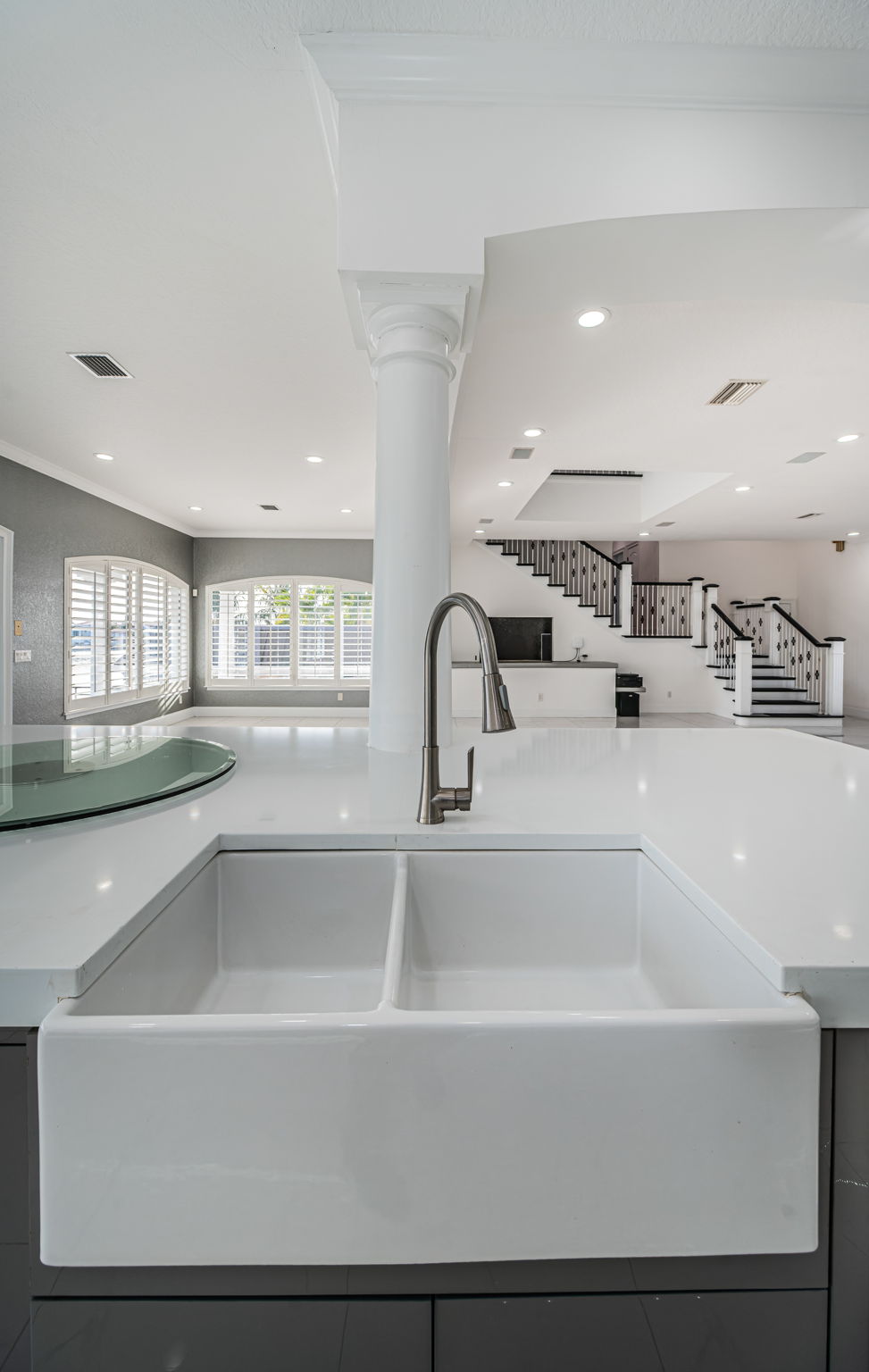 St Petersburg, Florida, 33707, United States, 4 Bedrooms Bedrooms, ,3 BathroomsBathrooms,Residential,For Sale,1992370