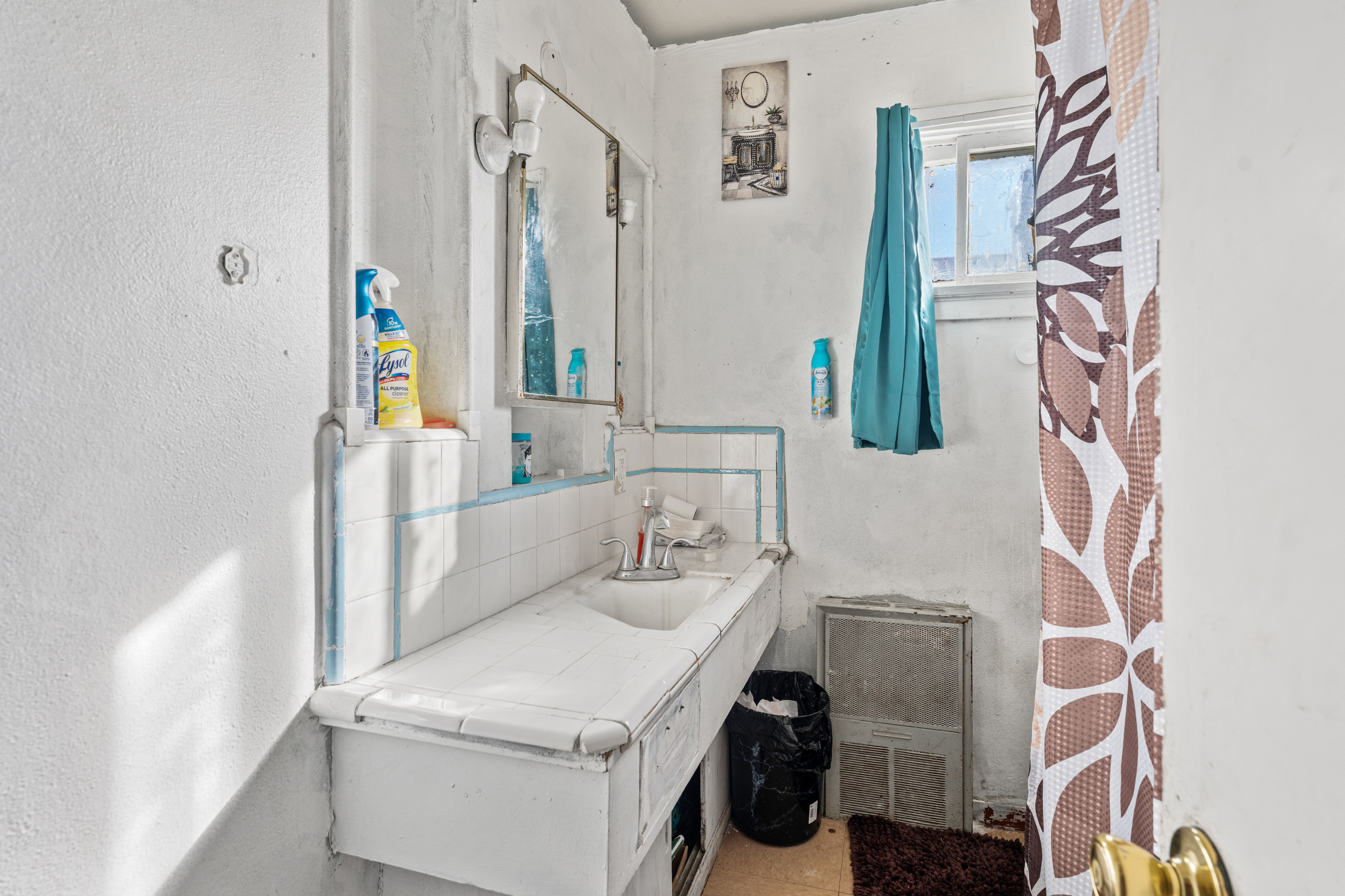 Fontana, California, 92336, United States, 7 Bedrooms Bedrooms, ,4 BathroomsBathrooms,Residential,For Sale,1988528