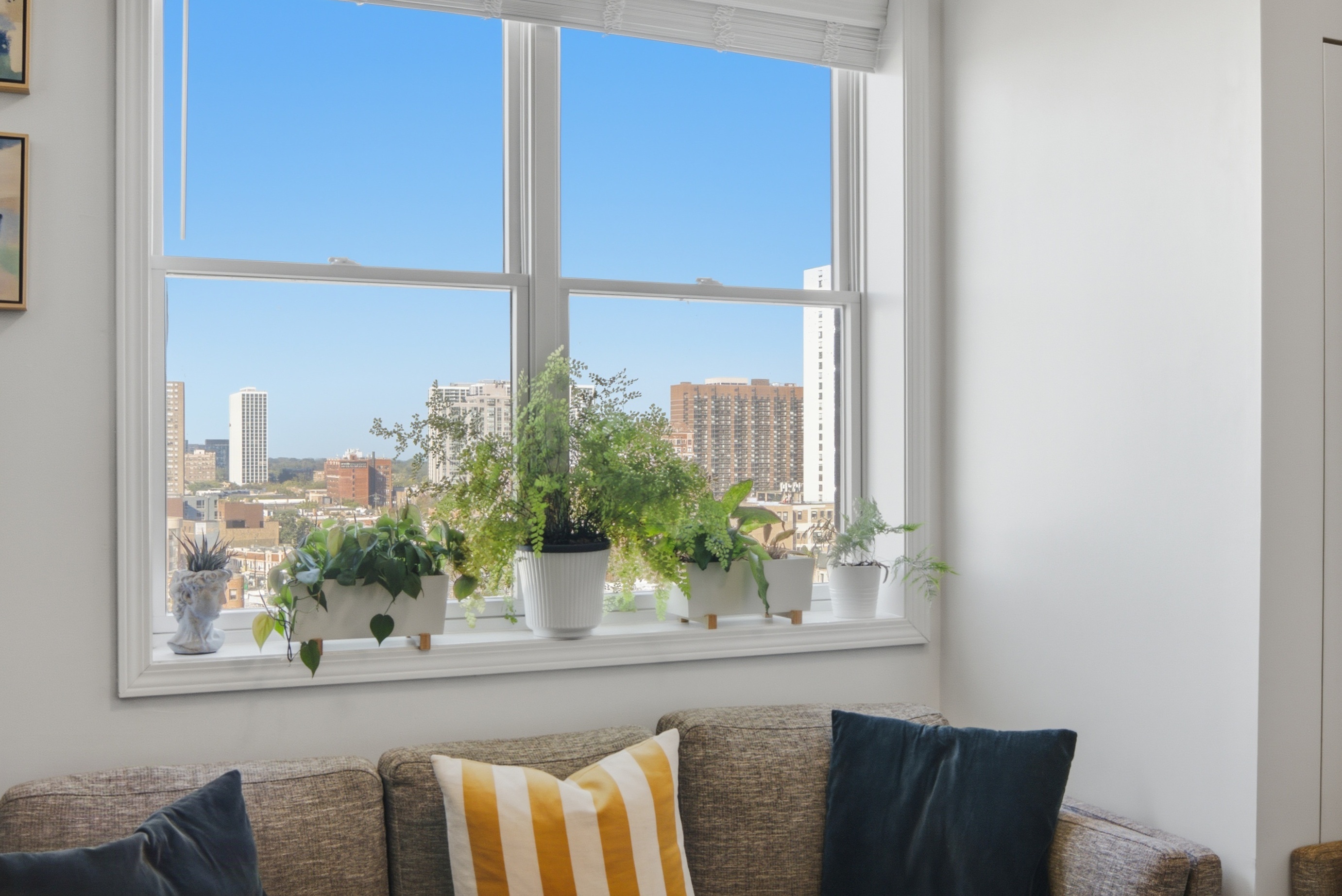  Enjoy the Best of City Living in this Bright, High-floor 2 Bedroom, 1 Bath Condo - 物件實景