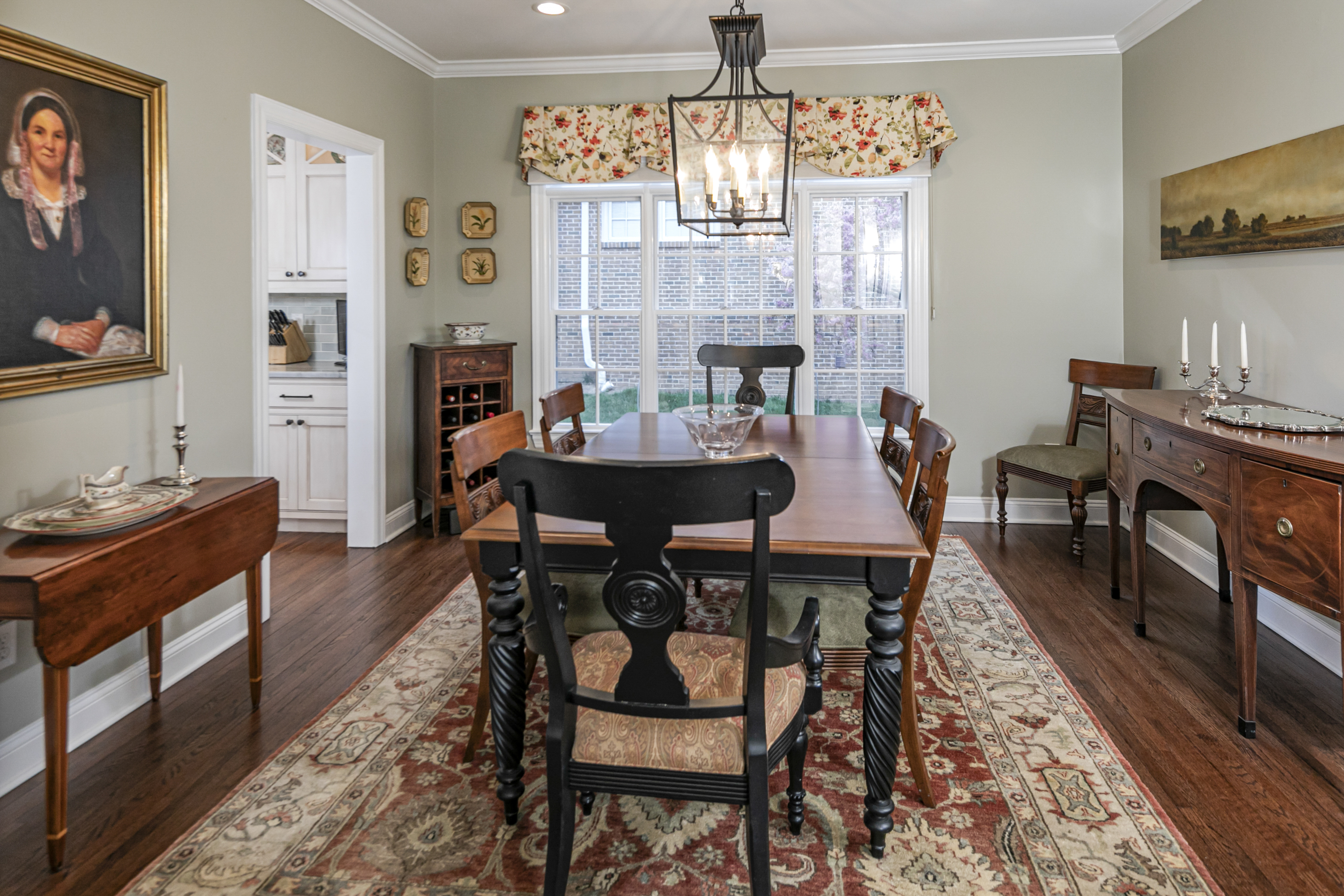  Exceptional Design and Thoughtful Updates in a Rare Governors Lane Offering - 物件實景