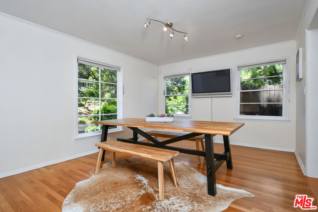Los Angeles, California, 90077, United States, 3 Bedrooms Bedrooms, ,2 BathroomsBathrooms,Residential,For Sale,1901054