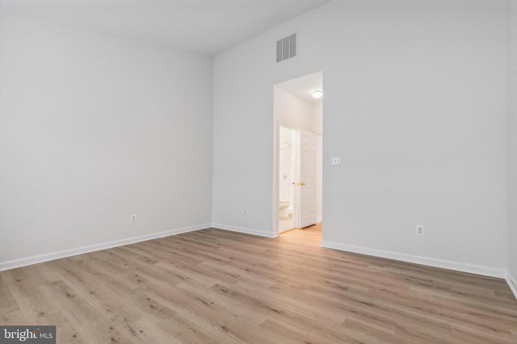 Chantilly, Virginia, 20152, United States, 3 Bedrooms Bedrooms, ,4 BathroomsBathrooms,Residential,For Sale,1942901