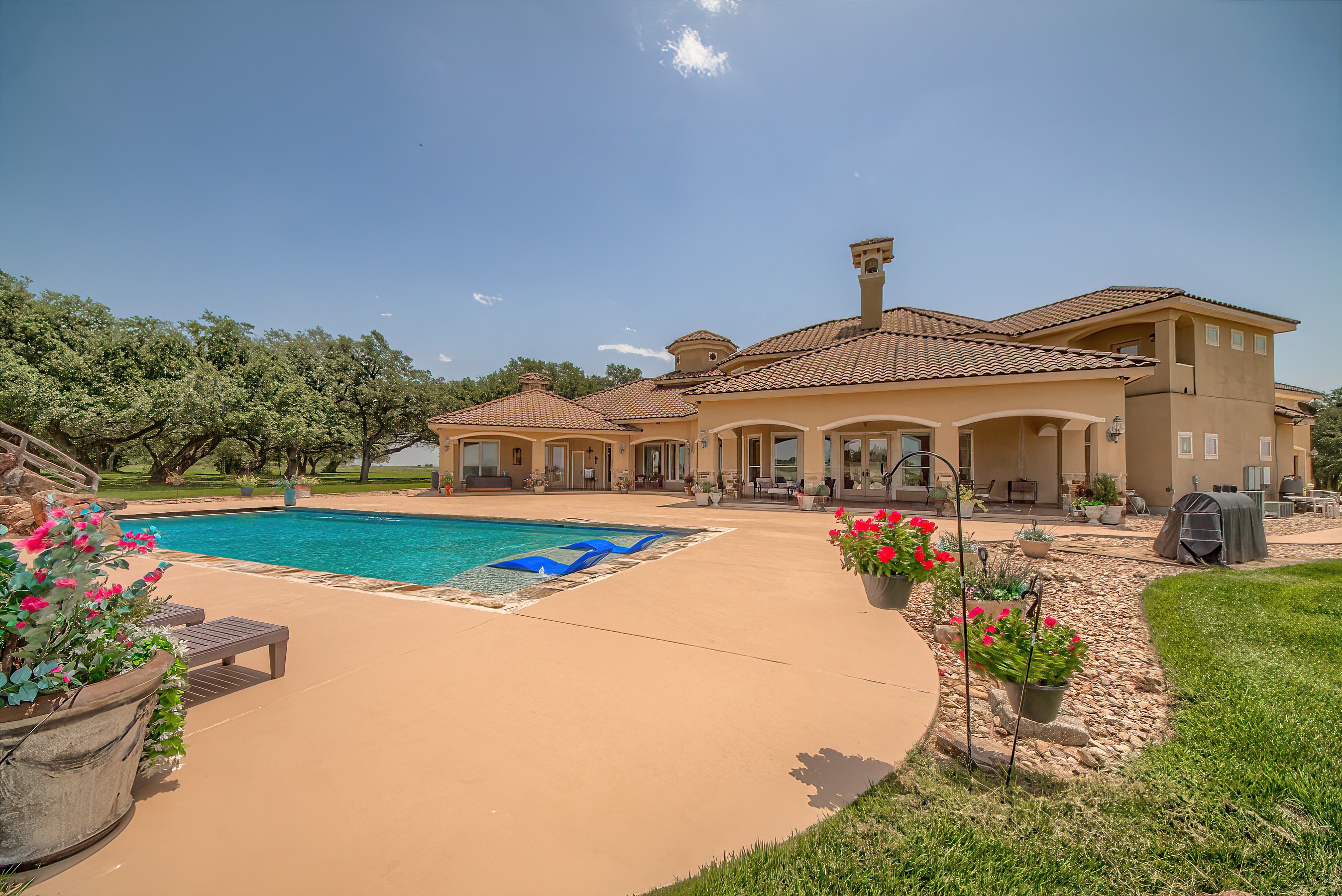 Seguin, Texas, 78155, United States, 7 Bedrooms Bedrooms, ,7 BathroomsBathrooms,Residential,For Sale,1994199