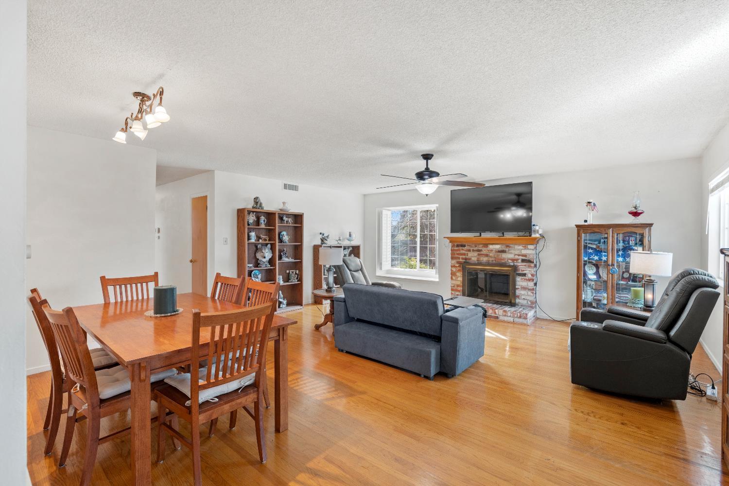 Citrus Heights, California, 95621, United States, 3 Bedrooms Bedrooms, ,2 BathroomsBathrooms,Residential,For Sale,2015324