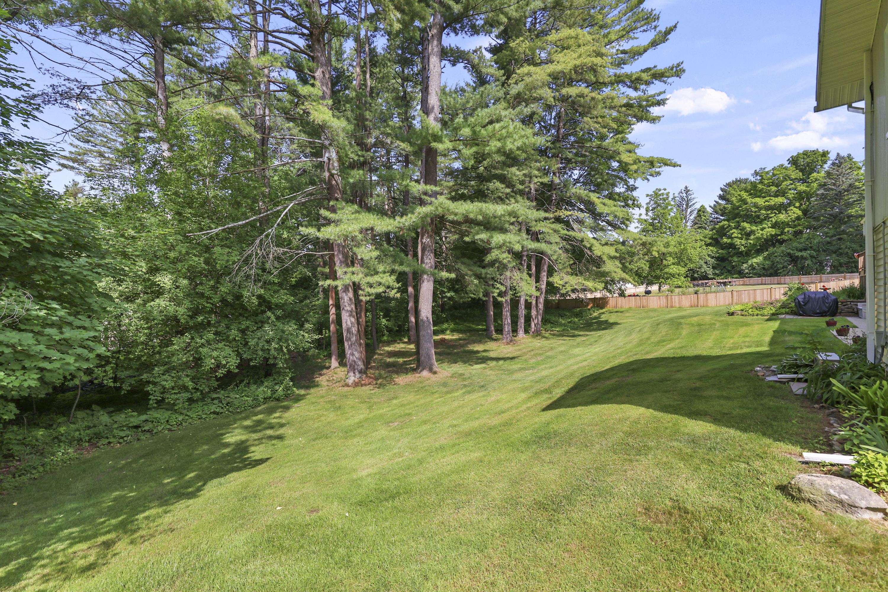  Immaculate 4 Bed Ranch with 3-Season Porch near Lake Onota - 物件實景
