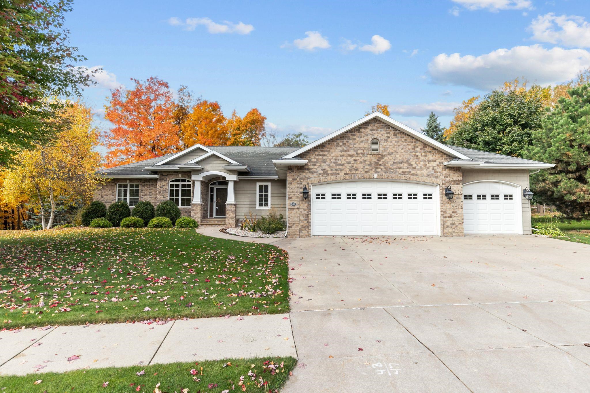 Combined Locks, Wisconsin, 54113, United States, 3 Bedrooms Bedrooms, ,4 BathroomsBathrooms,Residential,For Sale,1976414