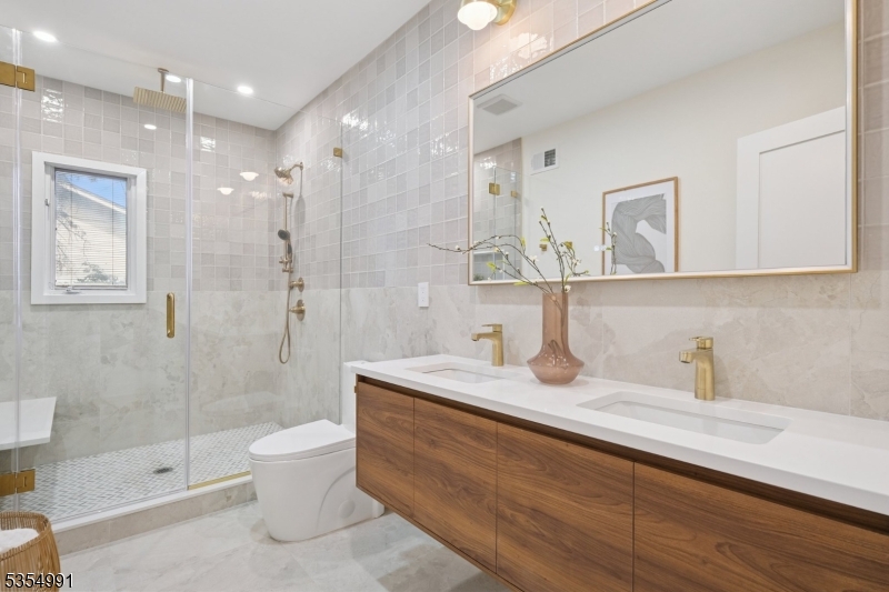 South Orange Village Twp., New Jersey, 07079, United States, 5 Bedrooms Bedrooms, ,4 BathroomsBathrooms,Residential,For Sale,1940447