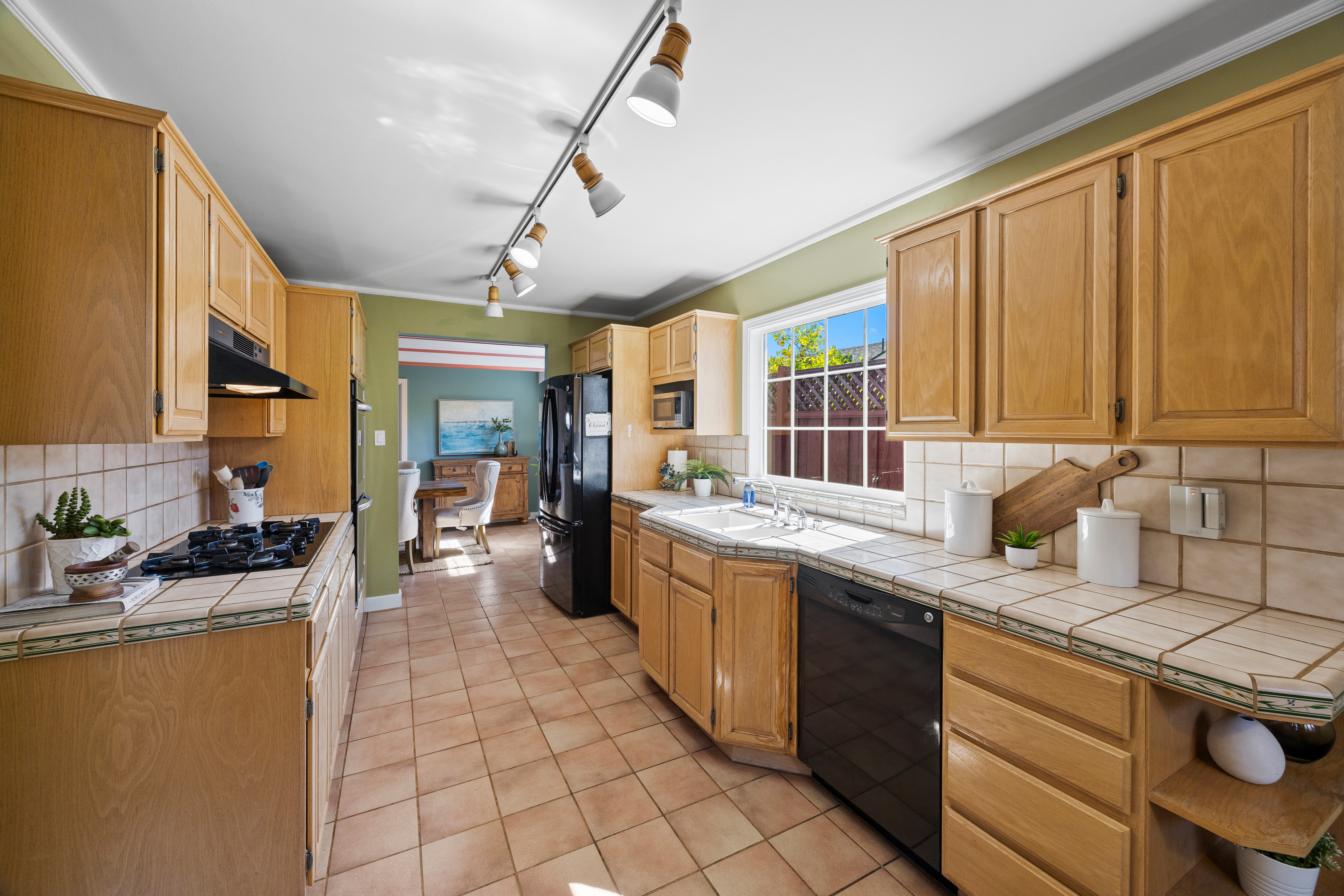  Single-Level Home in Desirable San Mateo Village - 物件實景