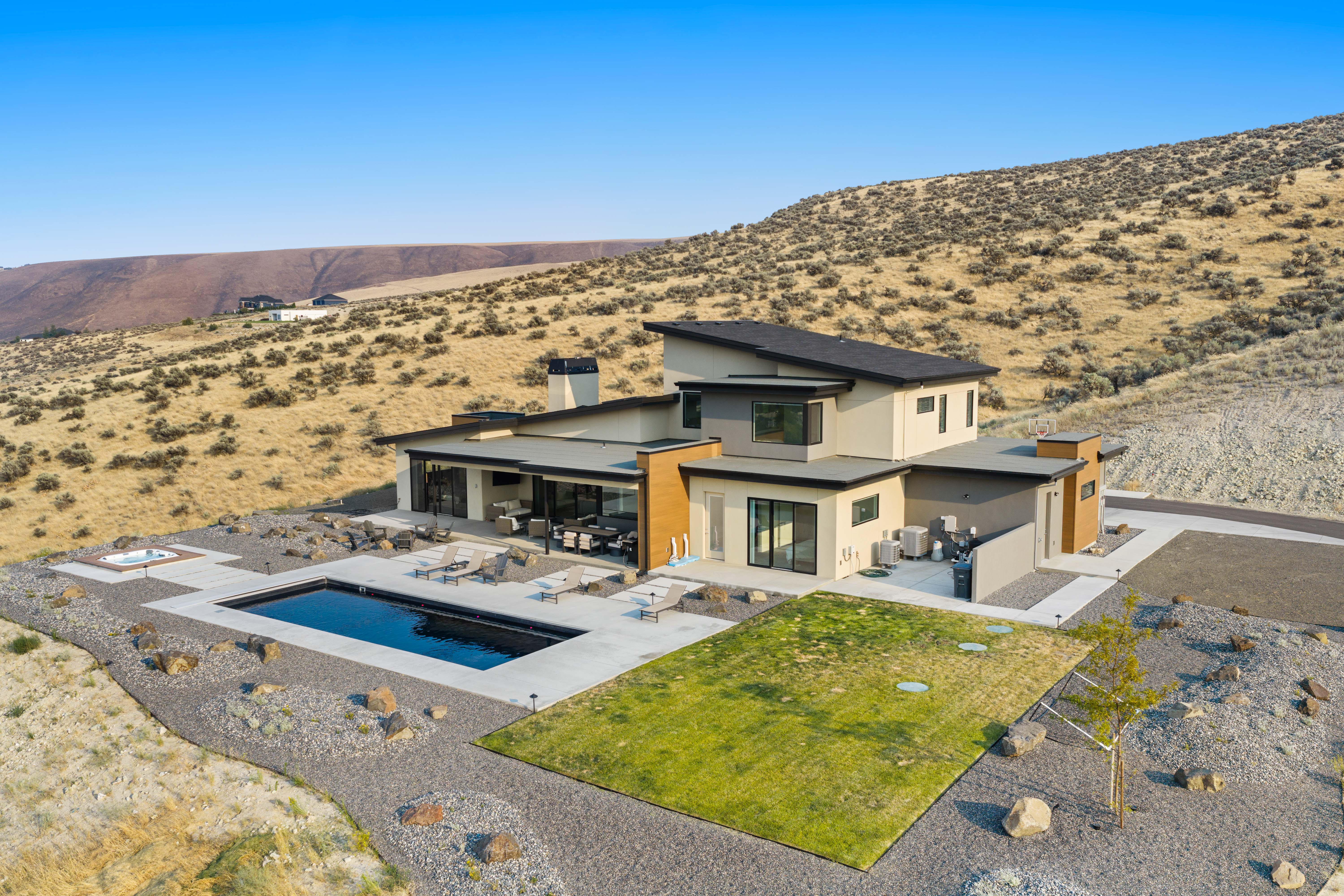  Custom Luxury, Pool, Sweeping Views, 5 Acres - 物件實景