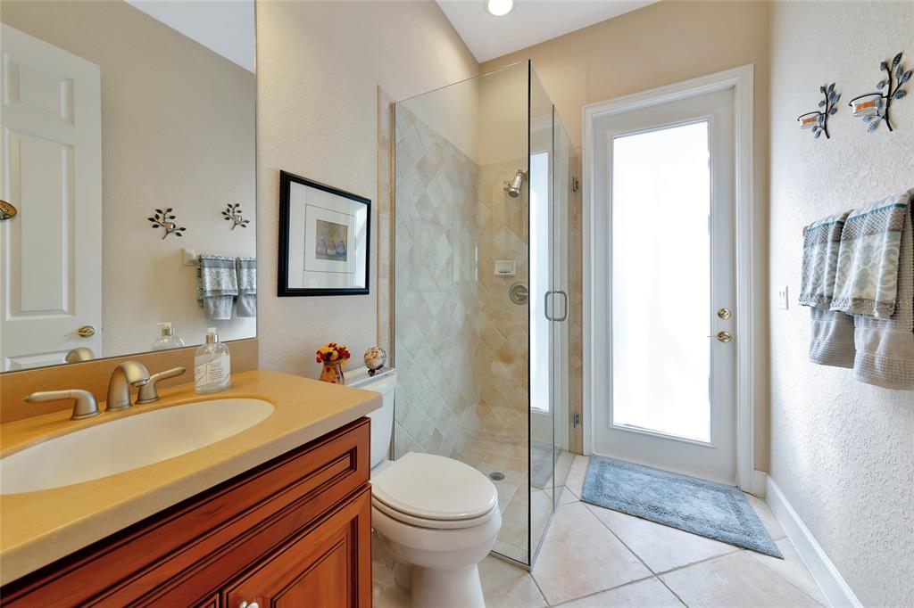 Bradenton, Florida, 34212, United States, 3 Bedrooms Bedrooms, ,3 BathroomsBathrooms,Residential,For Sale,1989547