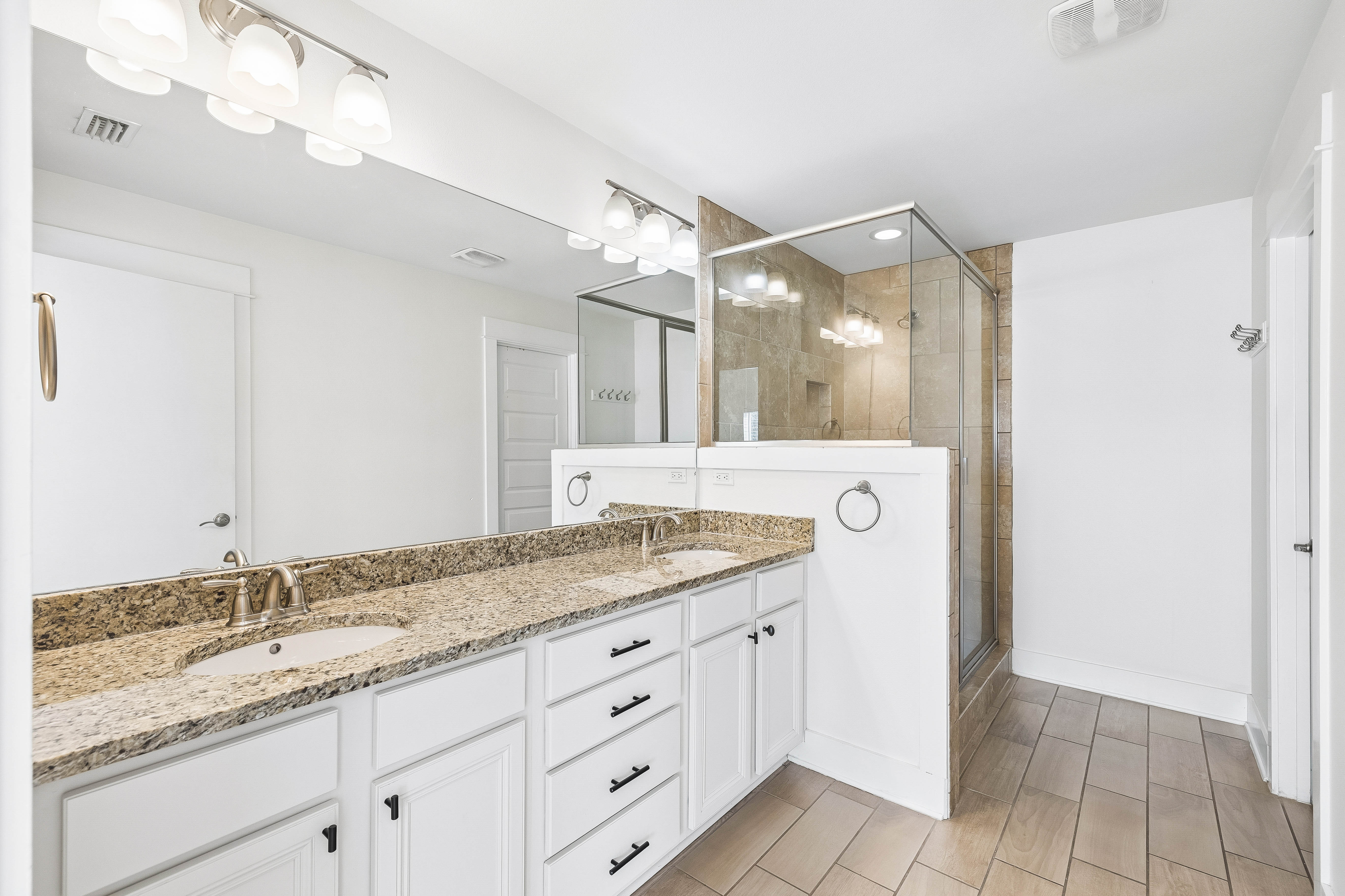  Private Cul-de-Sac Retreat in Point Washington - 物件實景