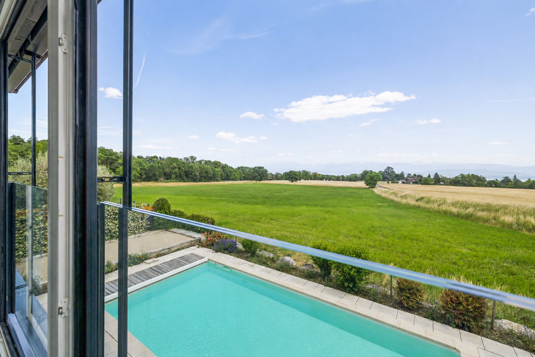  Stunning lake view, cottage with a pool - 物件實景