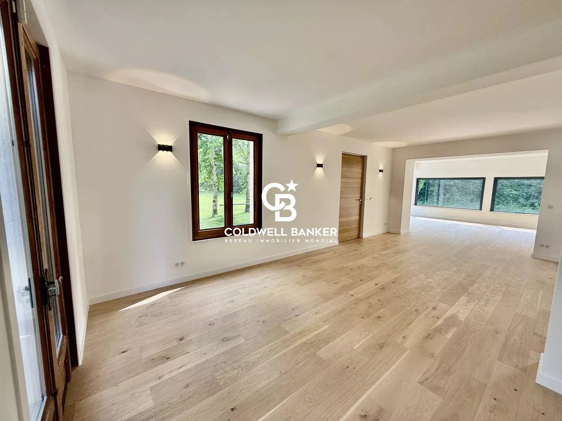 Prévessin-Moëns, Auvergne-Rhône-Alpes, 01280, FR, 4 Bedrooms Bedrooms, ,2 BathroomsBathrooms,Residential,For Sale,1994849