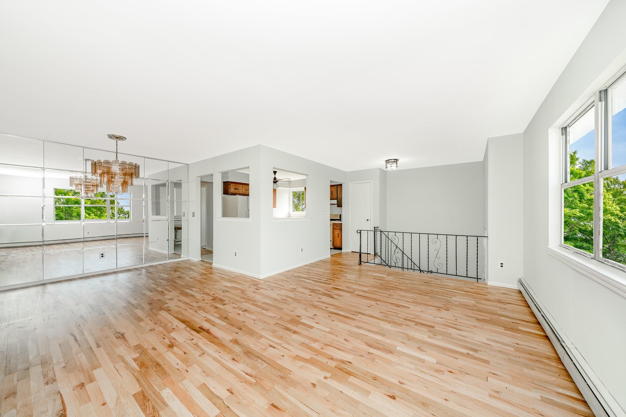 Massapequa, New York, 11758, United States, 4 Bedrooms Bedrooms, ,2 BathroomsBathrooms,Residential,For Sale,1887450