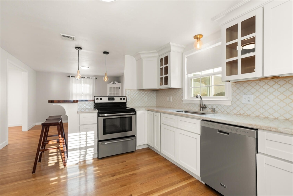 Norwood, Massachusetts, 02062, United States, 3 Bedrooms Bedrooms, ,1 BathroomBathrooms,Residential,For Sale,1987874