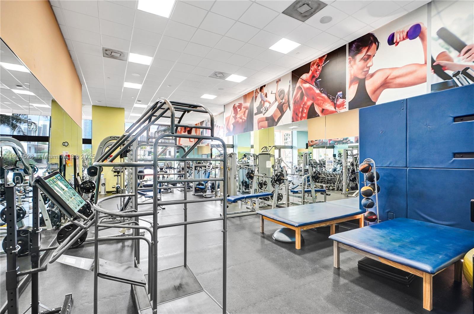 Aventura, Florida, 33180, United States, 2 Bedrooms Bedrooms, ,2 BathroomsBathrooms,Residential,For Sale,1994383