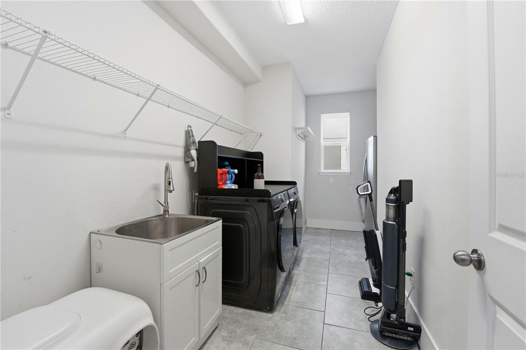 Winter Garden, Florida, 34787, United States, 5 Bedrooms Bedrooms, ,5 BathroomsBathrooms,Residential,For Sale,1987949