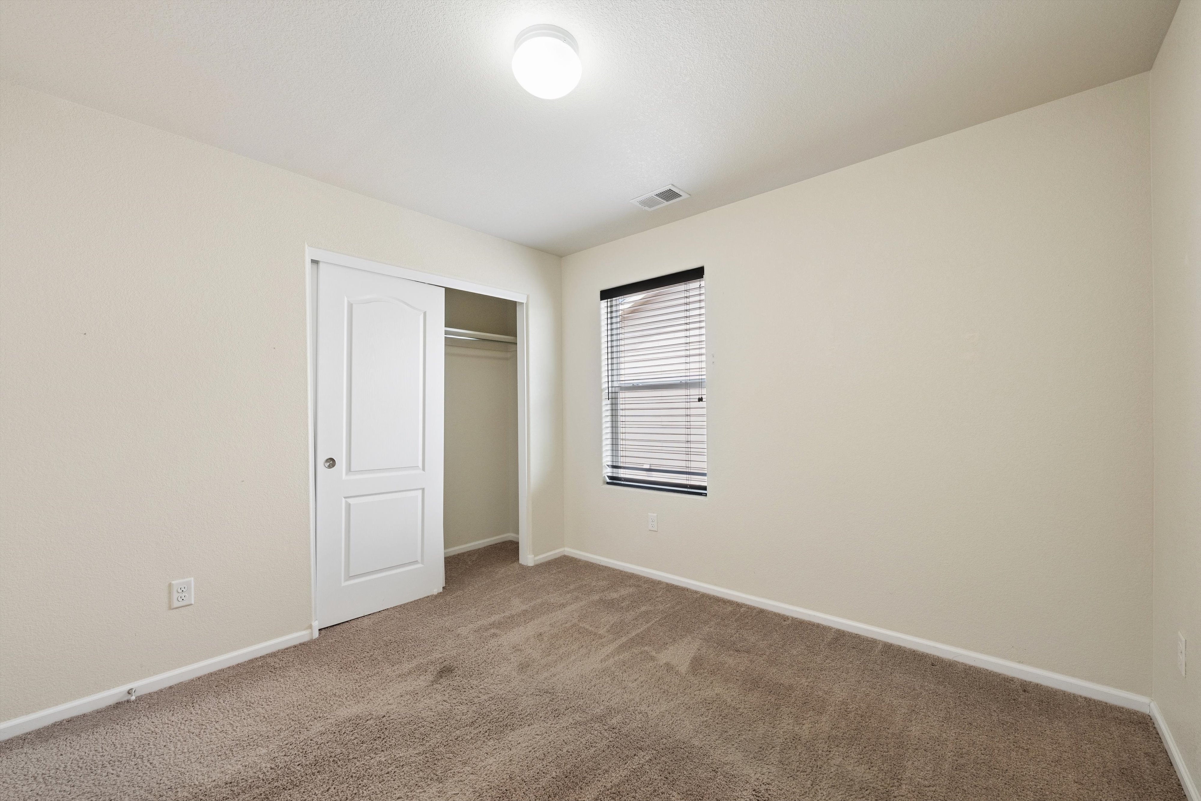  Spacious Four-Bedroom, Three-Bathroom Home - 物件實景