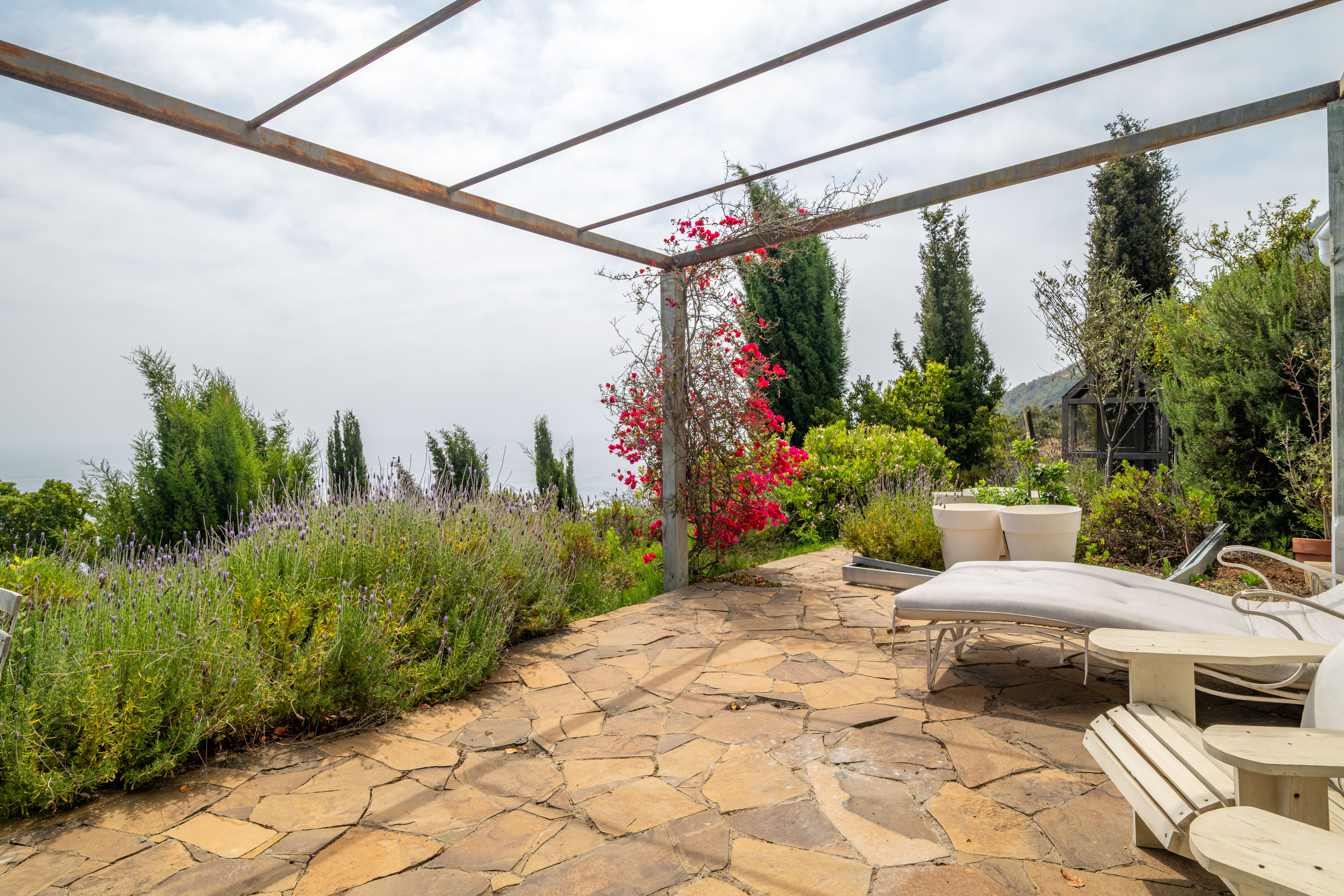  Georgian-style home in El Boldo gated community with ocean views - 物件實景