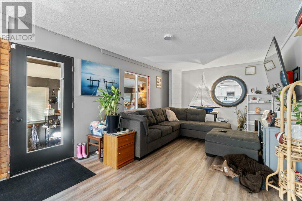 SICAMOUS, British Columbia, V0E 2V0, CA, 4 Bedrooms Bedrooms, ,2 BathroomsBathrooms,Residential,For Sale,1838473