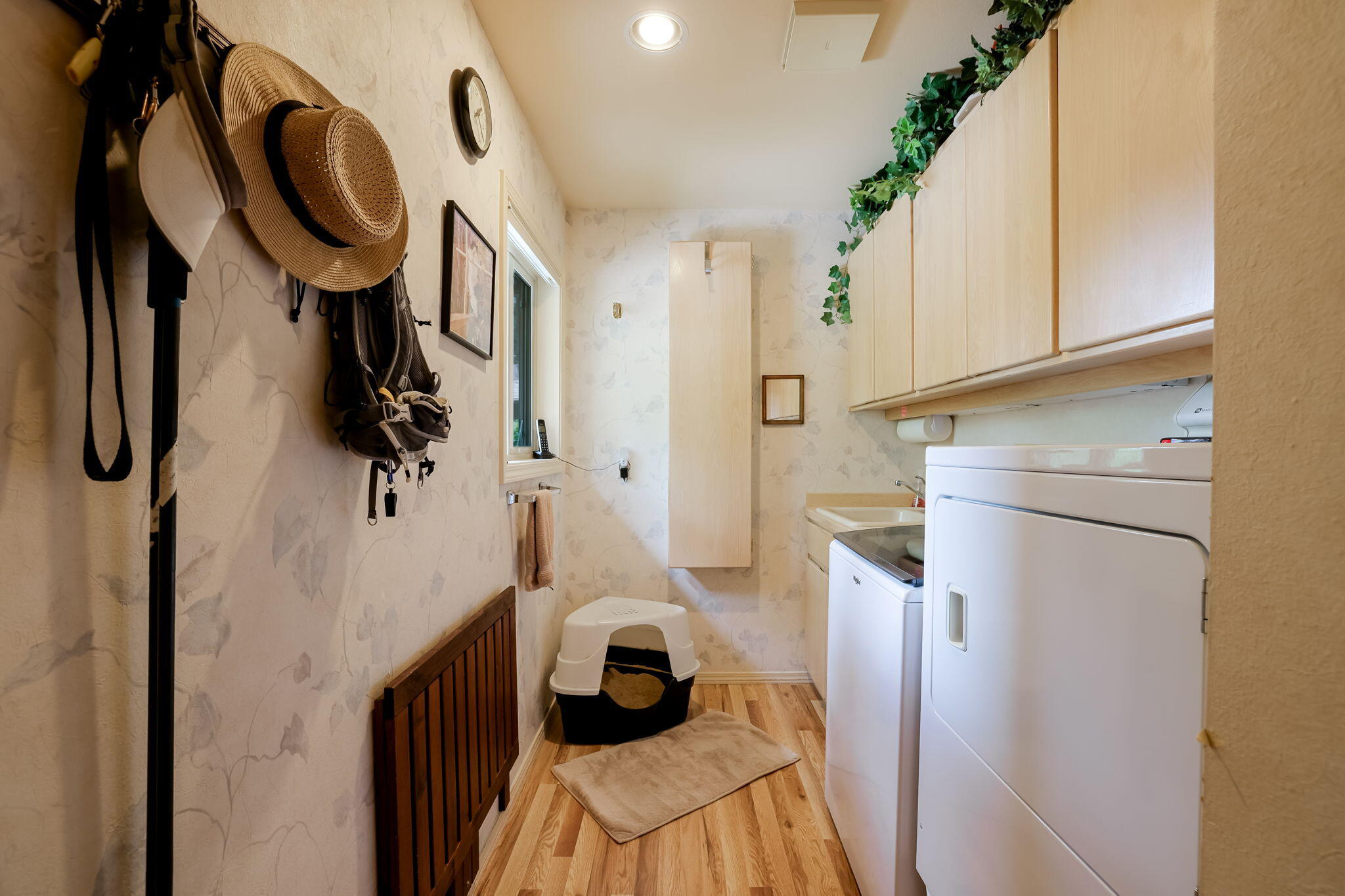 Bend, Oregon, 97703, United States, 3 Bedrooms Bedrooms, ,3 BathroomsBathrooms,Residential,For Sale,1911486