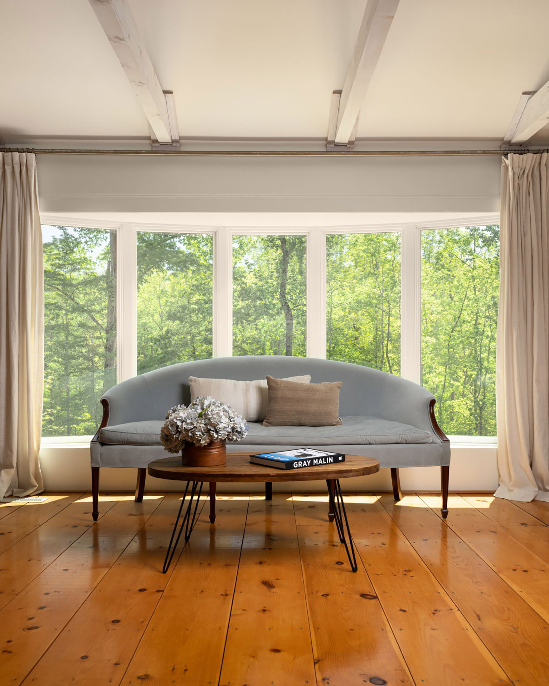  Live Timeless in Coveted Farmhouse on 4+ Private Gated Acres In Roswell - 物件實景