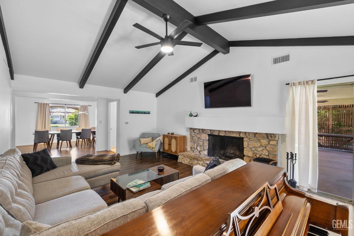 Bakersfield, California, 93301, United States, 3 Bedrooms Bedrooms, ,3 BathroomsBathrooms,Residential,For Sale,1807376