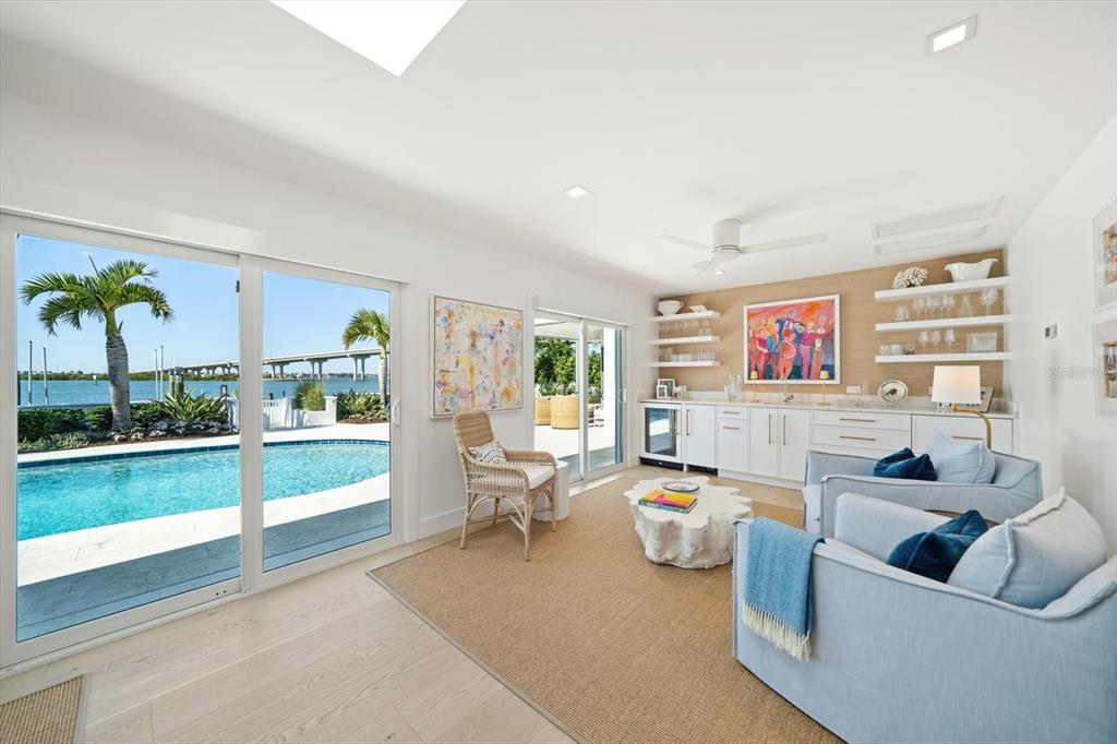 Largo, Florida, 33770, United States, 3 Bedrooms Bedrooms, ,4 BathroomsBathrooms,Residential,For Sale,1989168