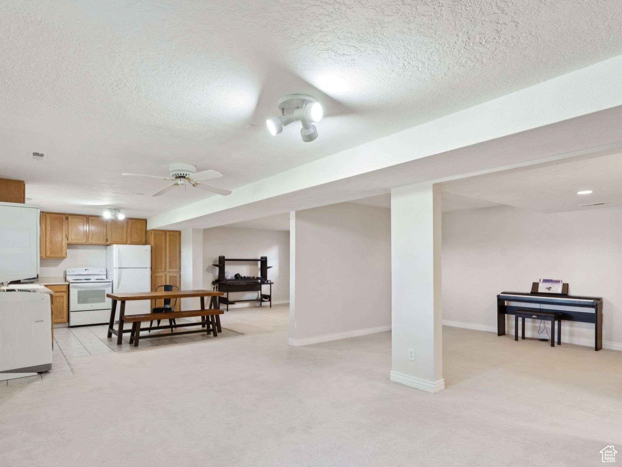 Draper, Utah, 84020, United States, 6 Bedrooms Bedrooms, ,4 BathroomsBathrooms,Residential,For Sale,1848551