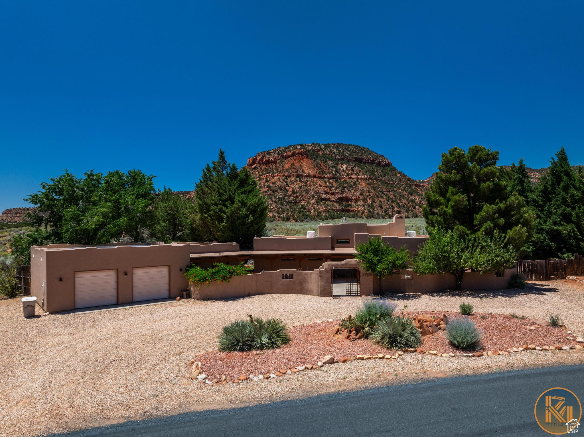 Kanab, Utah, 84741, United States, 2 Bedrooms Bedrooms, ,3 BathroomsBathrooms,Residential,For Sale,1903679