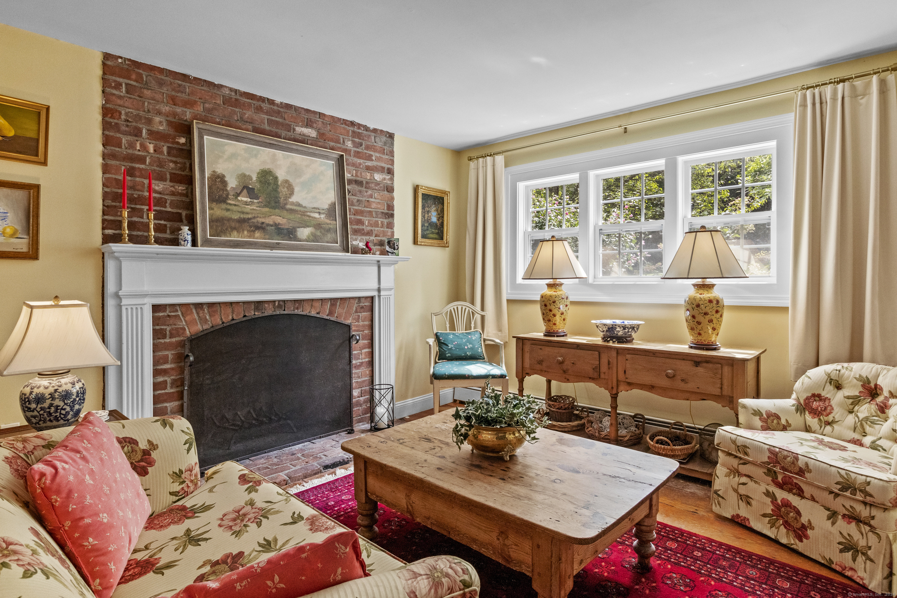 Newtown, Connecticut, 06482, United States, 3 Bedrooms Bedrooms, ,2 BathroomsBathrooms,Residential,For Sale,1828428