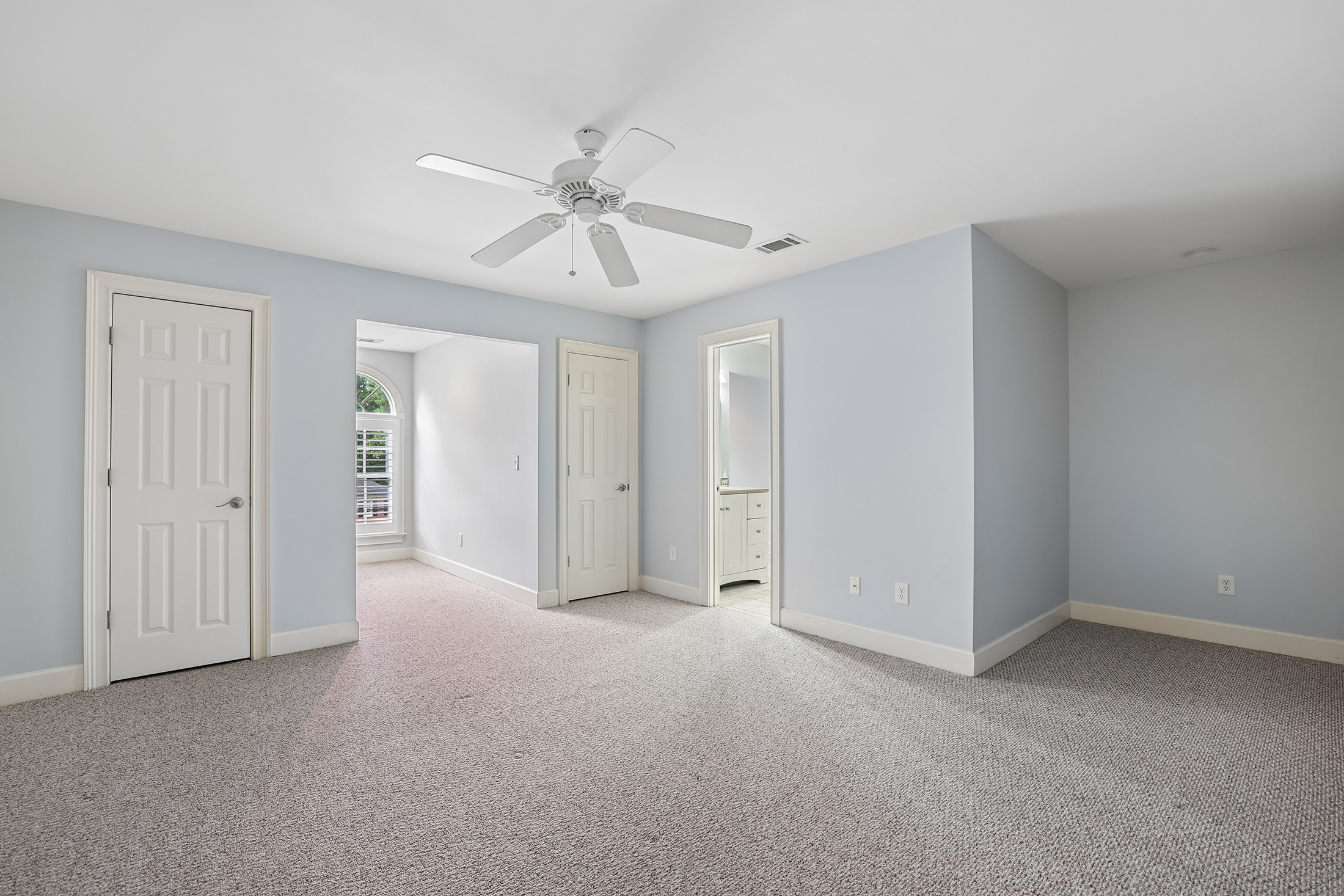  Handsome Updated Home with Amazing Space, Indoors and Out - 物件實景