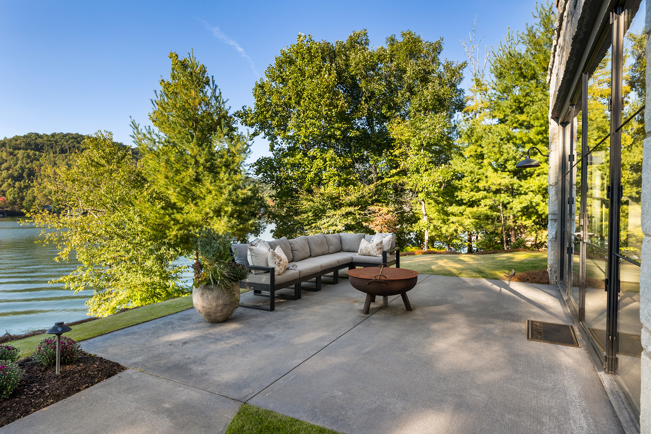 Breathtaking Lake Burton Views from an Exceptional Custom Lakehouse - 物件實景
