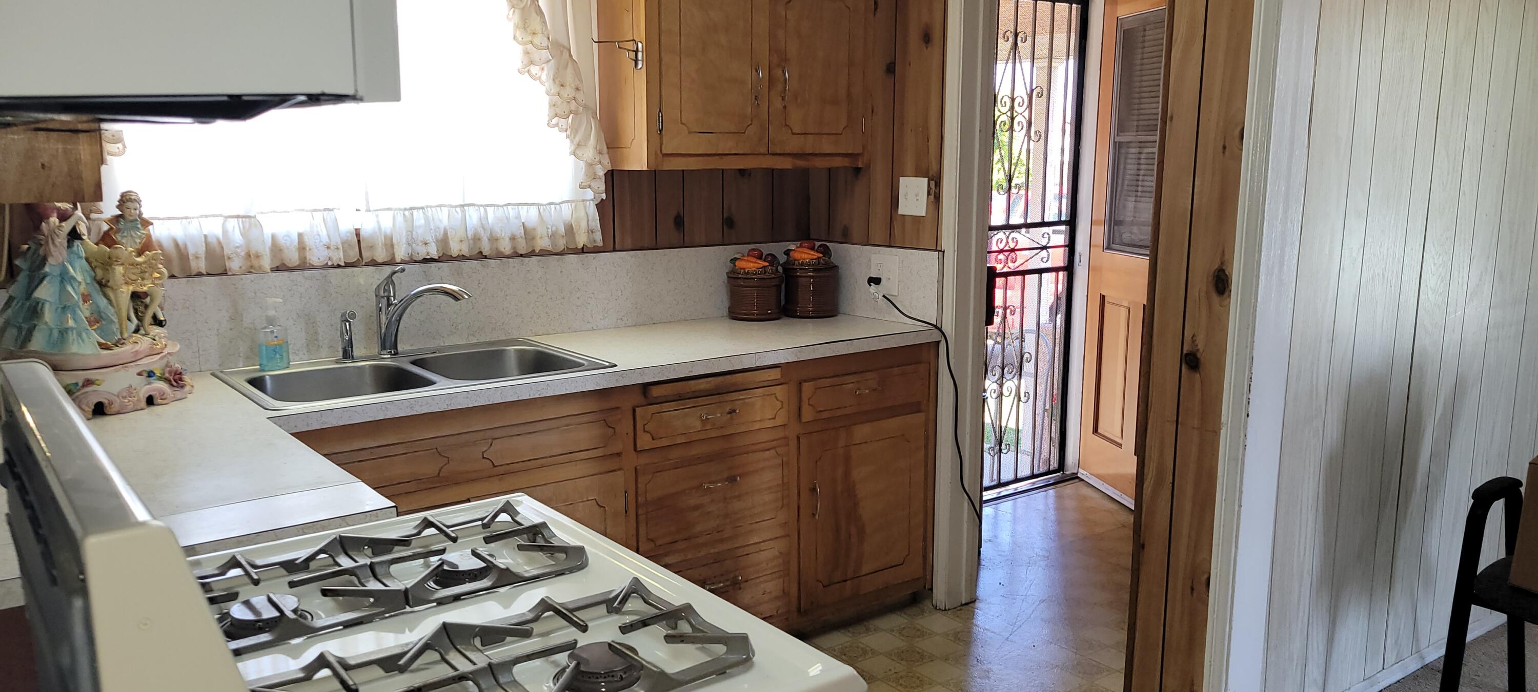 Compton, California, 90220, United States, 3 Bedrooms Bedrooms, ,1 BathroomBathrooms,Residential,For Sale,1944984