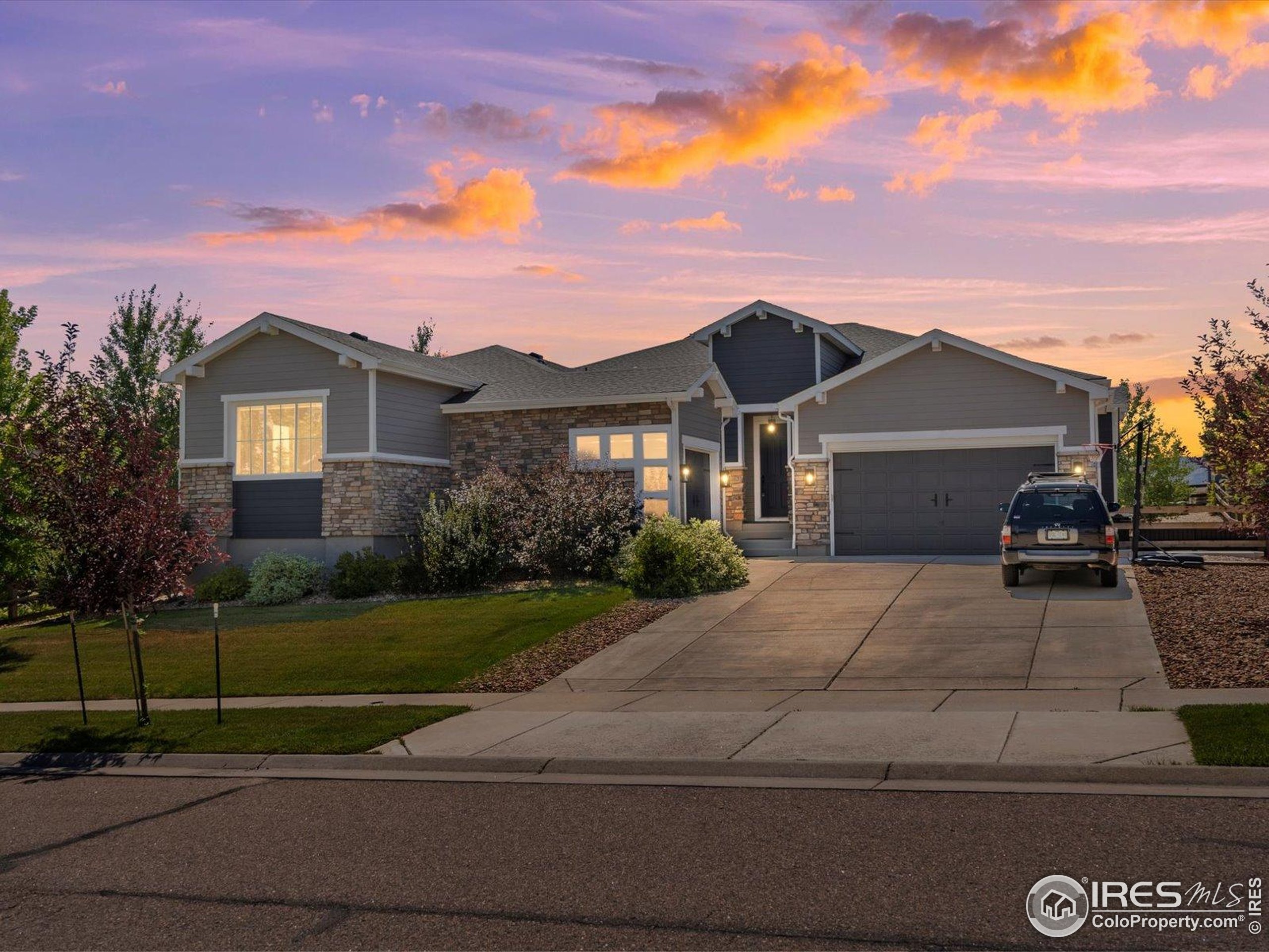Arvada, Colorado, 80007, United States, 4 Bedrooms Bedrooms, ,3 BathroomsBathrooms,Residential,For Sale,1917292