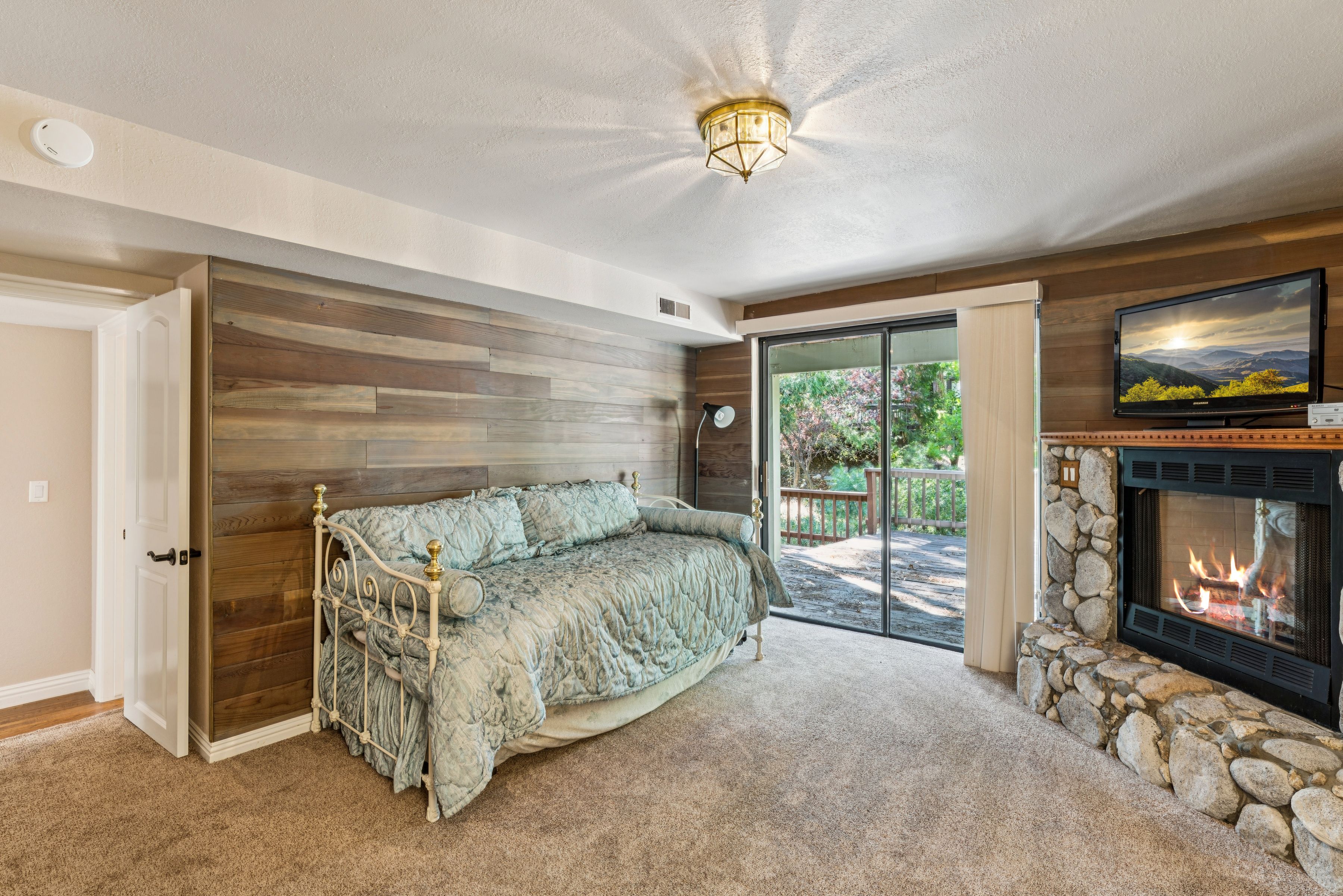  557 Brentwood Drive, Lake Arrowhead, CA 92352 - 物件實景