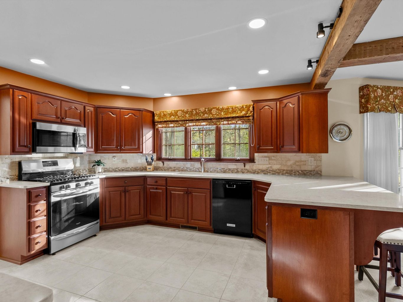 Manitowoc, Wisconsin, 54220, United States, 4 Bedrooms Bedrooms, ,4 BathroomsBathrooms,Residential,For Sale,1982773