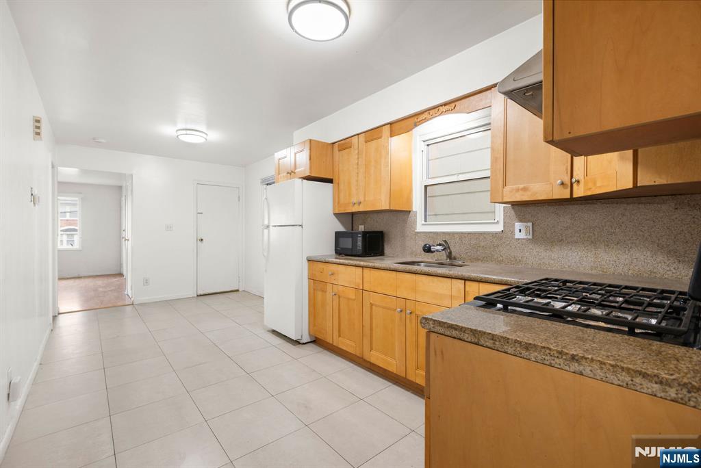 Harrison, New Jersey, 07029, United States, 6 Bedrooms Bedrooms, ,2 BathroomsBathrooms,Residential,For Sale,1992098