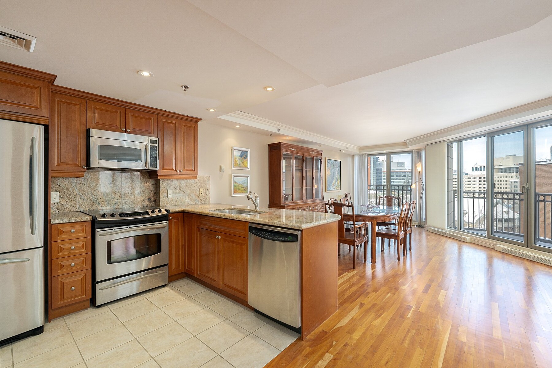  Luxurious Expansive Condo - 物件實景
