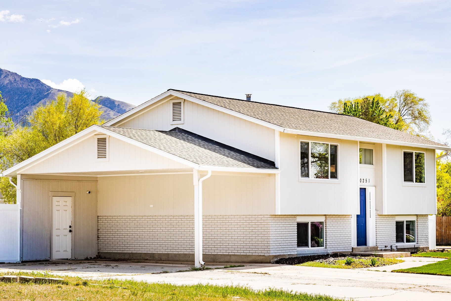  Timeless Split-Entry with Mountain Views - 物件實景
