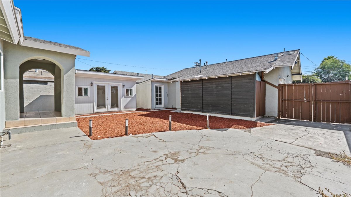 Compton, California, 90220, United States, 3 Bedrooms Bedrooms, ,2 BathroomsBathrooms,Residential,For Sale,1943002