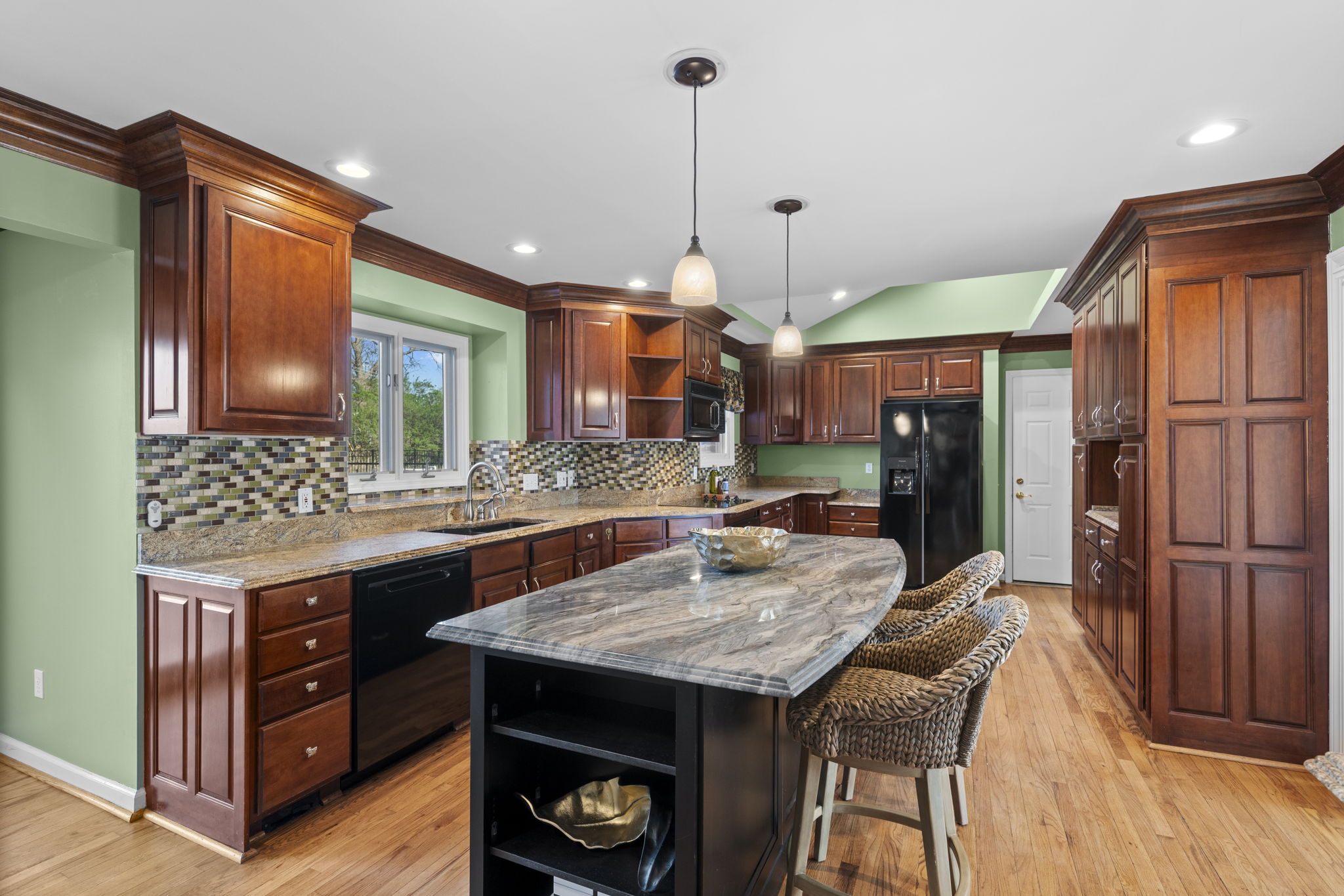  Nestled in the highly sought-after Des Peres area - 物件實景